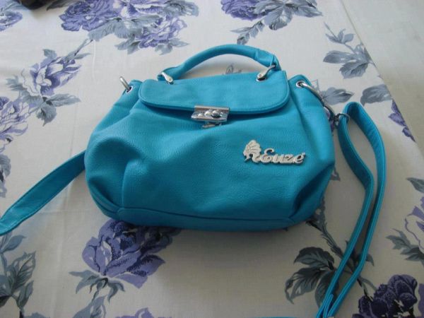 Bolsa SINTÉTICO nas cores:azul pscina e rosa coral